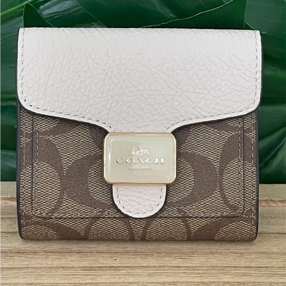 Coach Pepper Wallet in Signature Canvas trifold